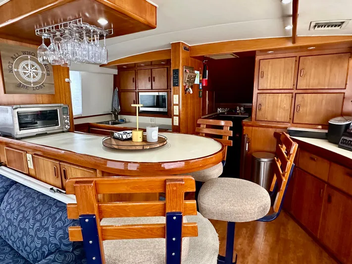 Farbrengen Yacht Photos Pics Dinette