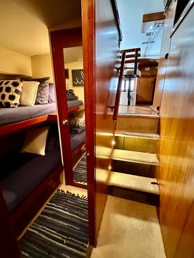 Farbrengen Yacht Photos Pics Lower Companionway