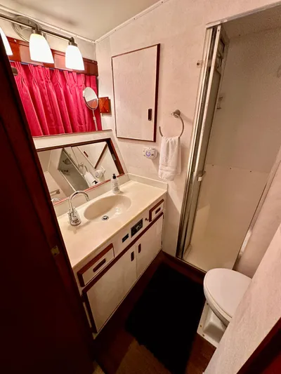 Farbrengen Yacht Photos Pics Master Head