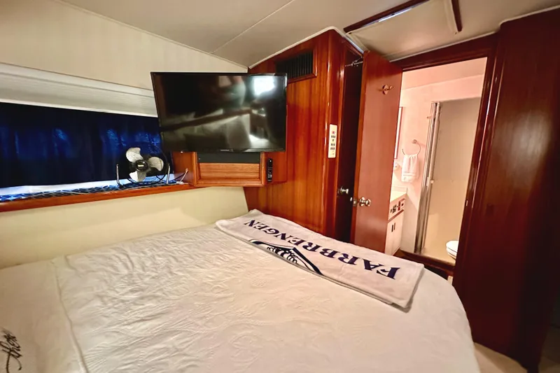 Farbrengen Yacht Photos Pics Master Looking Forward