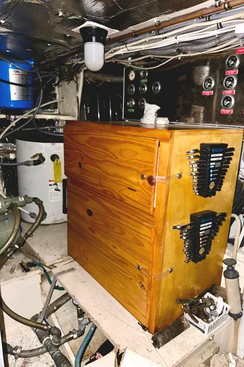 Farbrengen Yacht Photos Pics Engine Room Forward