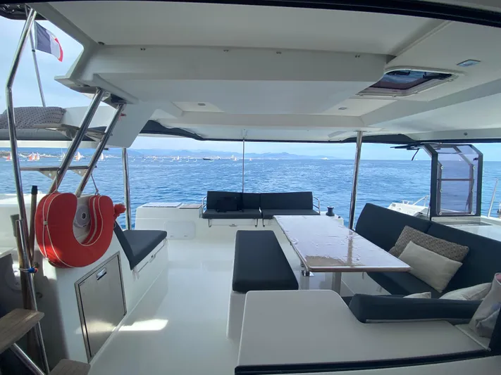 Enotan Yacht Photos Pics Spacious deck of 2020 Fountaine Pajot Saona 47 catamaran with ocean view.