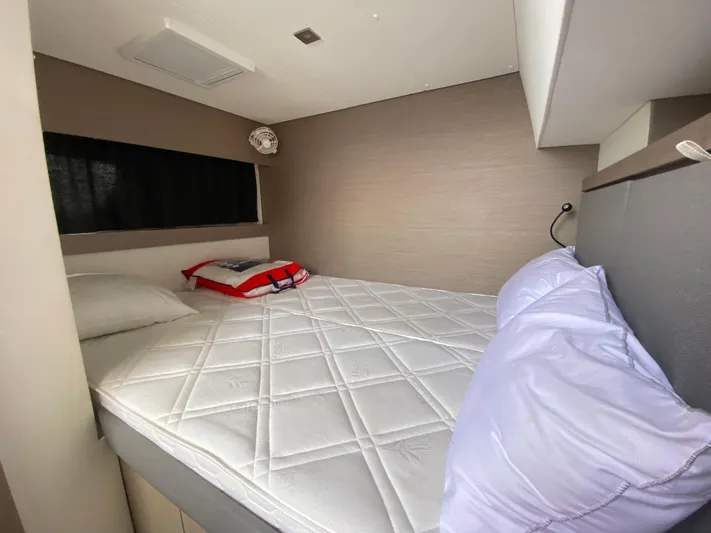 Enotan Yacht Photos Pics Cozy cabin interior of 2020 Fountaine Pajot Saona 47 with comfortable bedding.