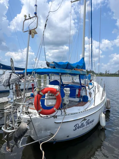 Della Therese Yacht Photos Pics 1986 Tayana Vancouver 42 sailboat docked with blue canopy and lifebuoy.