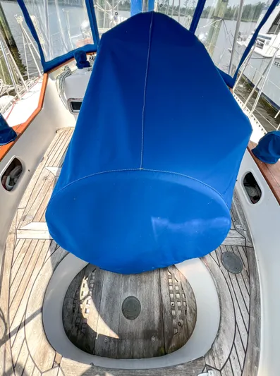 Della Therese Yacht Photos Pics 1986 Tayana Vancouver 42 sailboat cockpit with blue cover and wooden deck.