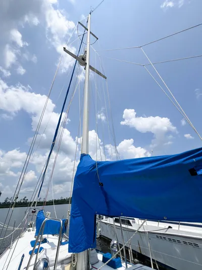 Della Therese Yacht Photos Pics Sailboat mast and rigging of 1986 Tayana Vancouver 42 under a cloudy sky.