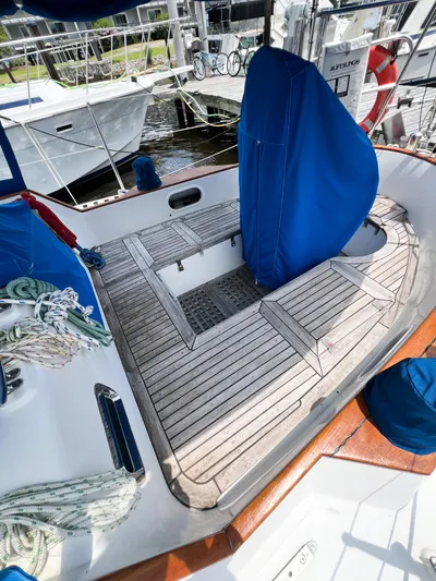 Della Therese Yacht Photos Pics Cockpit of 1986 Tayana Vancouver 42 sailboat with teak flooring and blue covers.