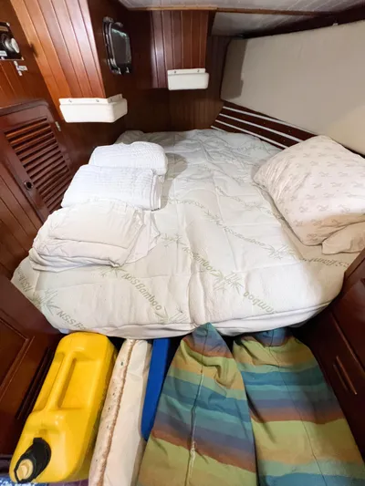 Della Therese Yacht Photos Pics Cozy cabin interior of 1986 Tayana Vancouver 42 sailboat with bed and storage.