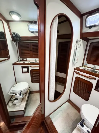 Della Therese Yacht Photos Pics 