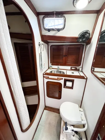 Della Therese Yacht Photos Pics 