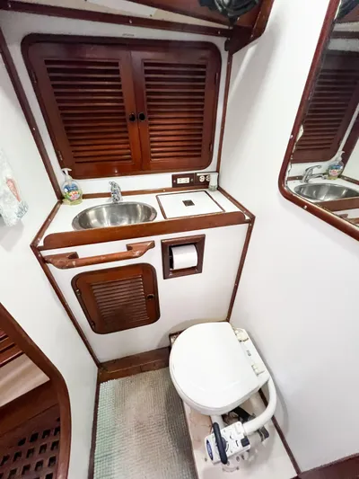 Della Therese Yacht Photos Pics 