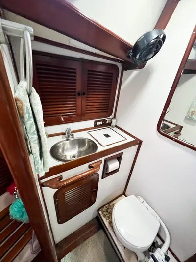 Della Therese Yacht Photos Pics 