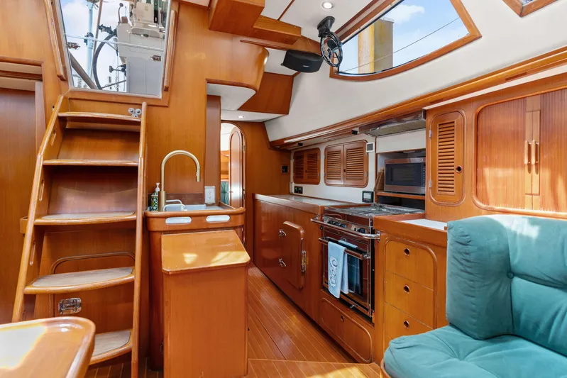 Callahan Yacht Photos Pics Interior of 2000 Ta Shing Taswell 44 All Season yacht, featuring wood cabinetry and modern amenities.