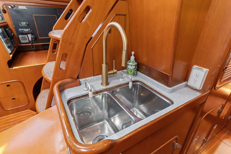 Callahan Yacht Photos Pics Luxury yacht kitchen sink in 2000 Ta Shing Taswell 44 All Season.