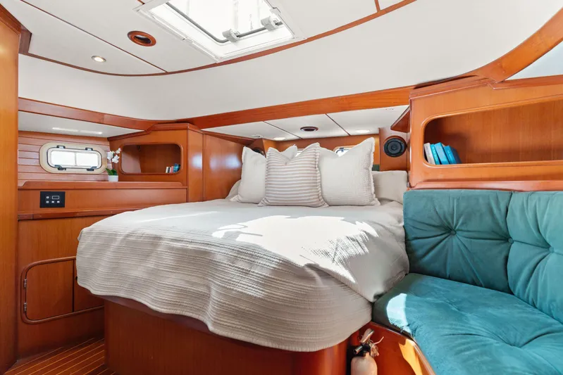 Callahan Yacht Photos Pics Luxurious cabin interior of 2000 Ta Shing Taswell 44 All Season yacht.