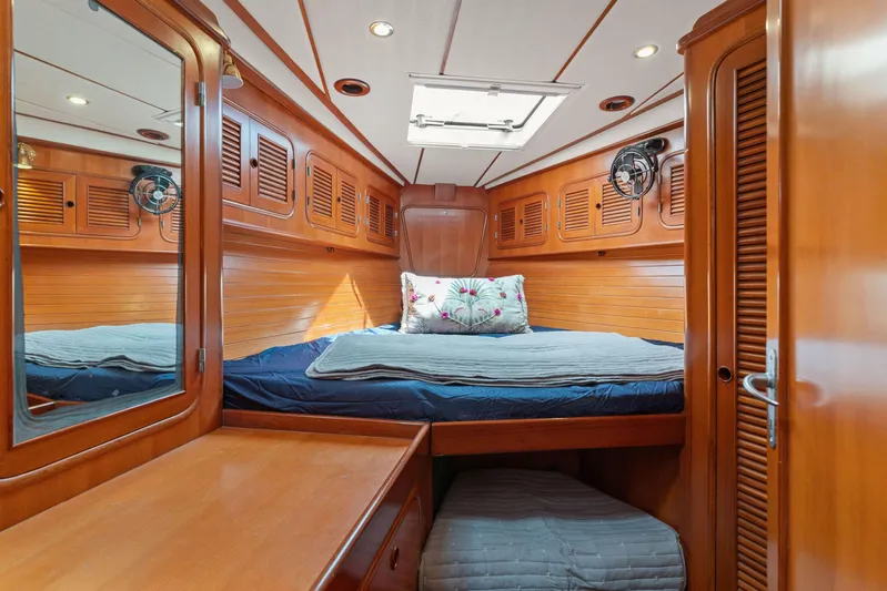 Callahan Yacht Photos Pics Cozy cabin interior of 2000 Ta Shing Taswell 44 All Season yacht, featuring wood paneling and bedding.
