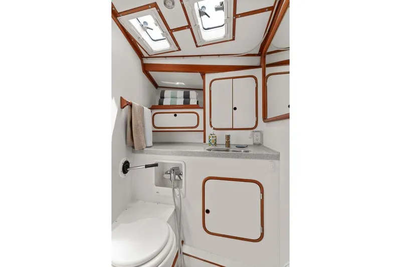 Callahan Yacht Photos Pics Bathroom interior of 2000 Ta Shing Taswell 44 All Season yacht, featuring wood accents.