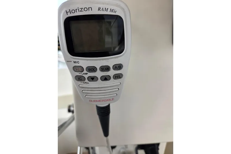 Callahan Yacht Photos Pics Horizon RAM Mic on 2000 Ta Shing Taswell 44 All Season yacht.