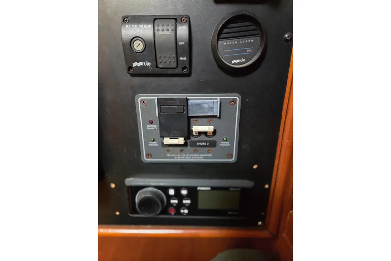 Callahan Yacht Photos Pics Control panel of 2000 Ta Shing Taswell 44 All Season yacht, featuring bilge pump and water alarm.