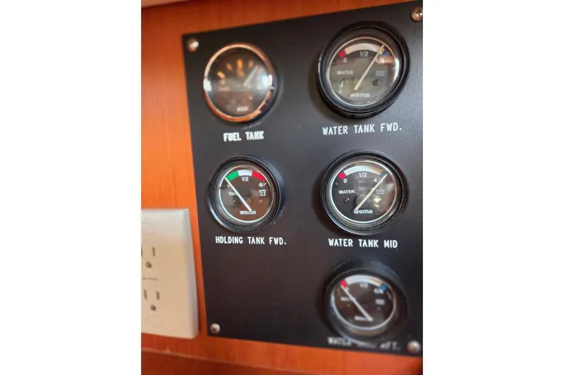 Callahan Yacht Photos Pics Control panel of a 2000 Ta Shing Taswell 44 All Season yacht, showing tank gauges.