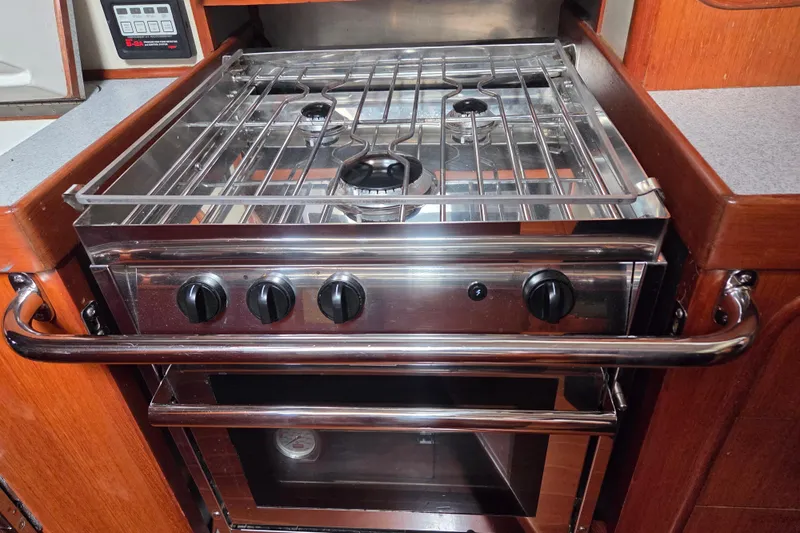 Callahan Yacht Photos Pics Stainless steel stove in 2000 Ta Shing Taswell 44 All Season yacht kitchen.