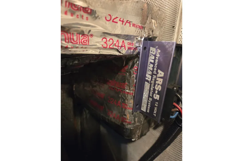 Callahan Yacht Photos Pics Electrical system with Balmar ARS-5 regulator in 2000 Ta Shing Taswell 44 All Season yacht.