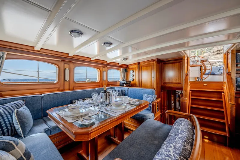 Foftein Yacht Photos Pics Deck saloon