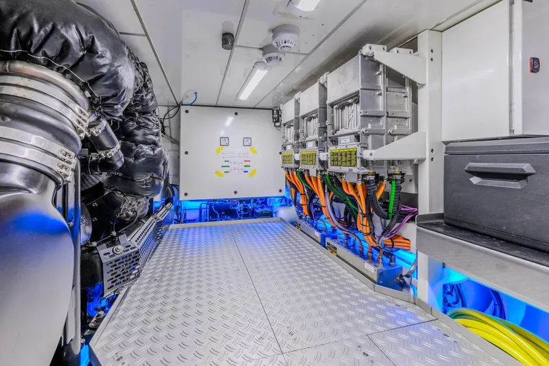 Foftein Yacht Photos Pics Engine room