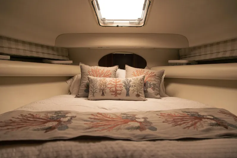 Skiesta Yacht Photos Pics Cozy bedroom in 2002 Riviera 40 Flybridge yacht with nautical-themed bedding.
