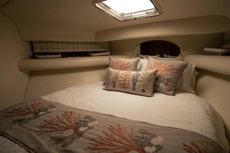 Skiesta Yacht Photos Pics Luxurious bedroom in 2002 Riviera 40 Flybridge yacht with coral-themed bedding.