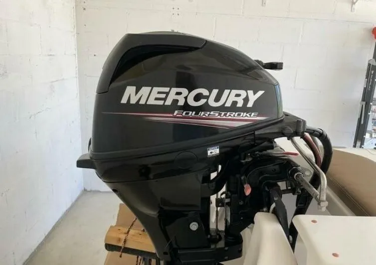 Skiesta Yacht Photos Pics Mercury FourStroke outboard motor on a 2002 Riviera 40 Flybridge boat.