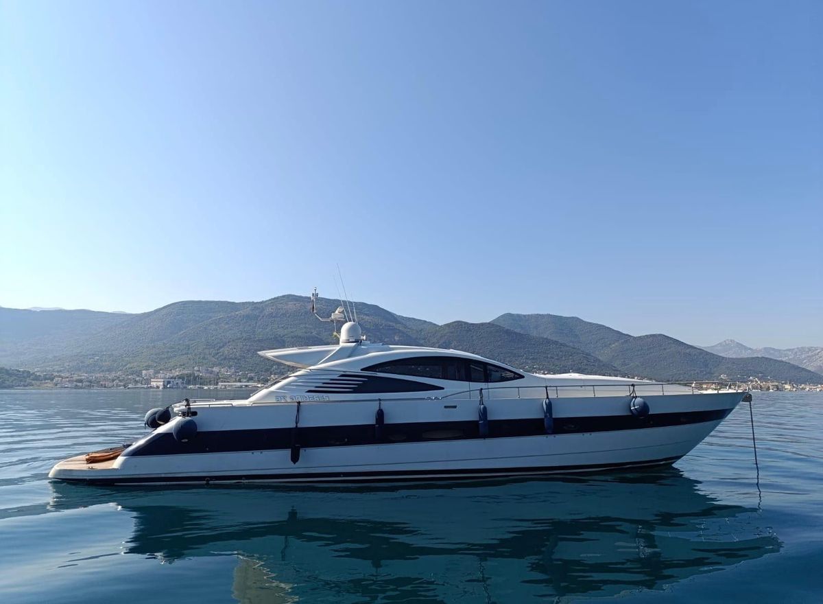 2005 Pershing 70 
