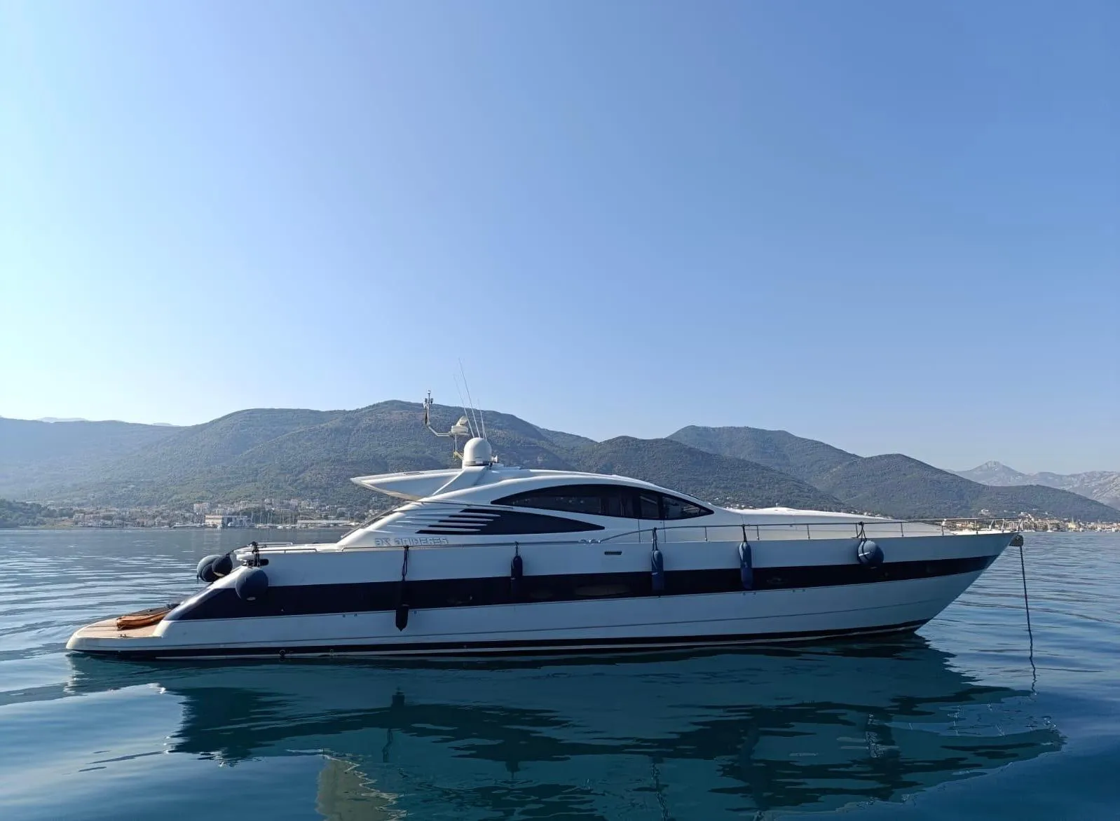 PERSHING 76 2005 OPEN YACHT