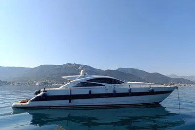 2005 Pershing 76