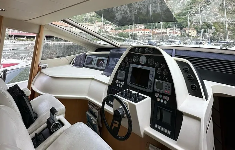  Yacht Photos Pics PERSHING 76 2005 OPEN YACHT