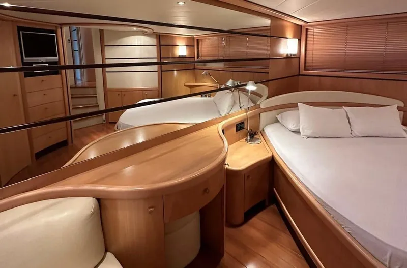  Yacht Photos Pics PERSHING 76 2005 OPEN YACHT