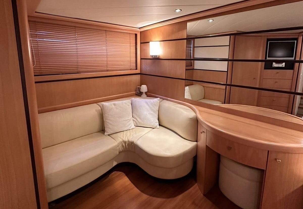 2005 Pershing 70 