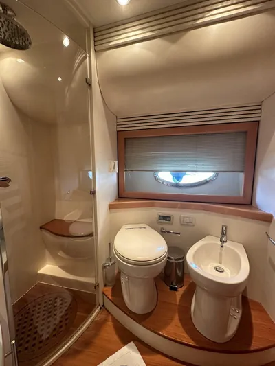  Yacht Photos Pics PERSHING 76 2005 OPEN YACHT