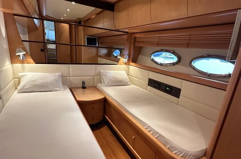  Yacht Photos Pics PERSHING 76 2005 OPEN YACHT