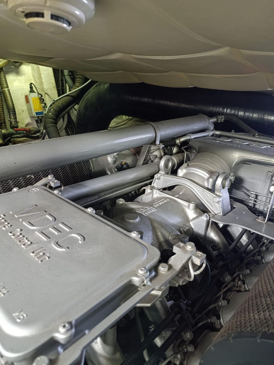 2005 Pershing 70 