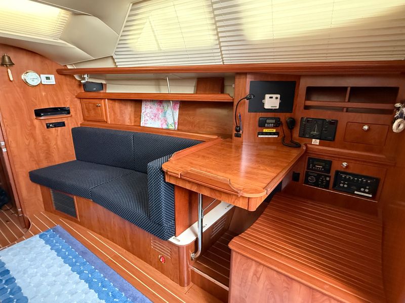 2011 Hunter 45 Deck Salon