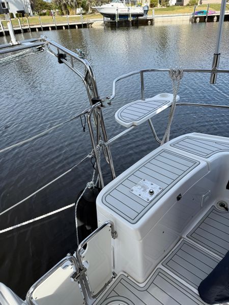 2011 Hunter 45 Deck Salon