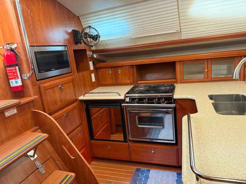2011 Hunter 45 Deck Salon