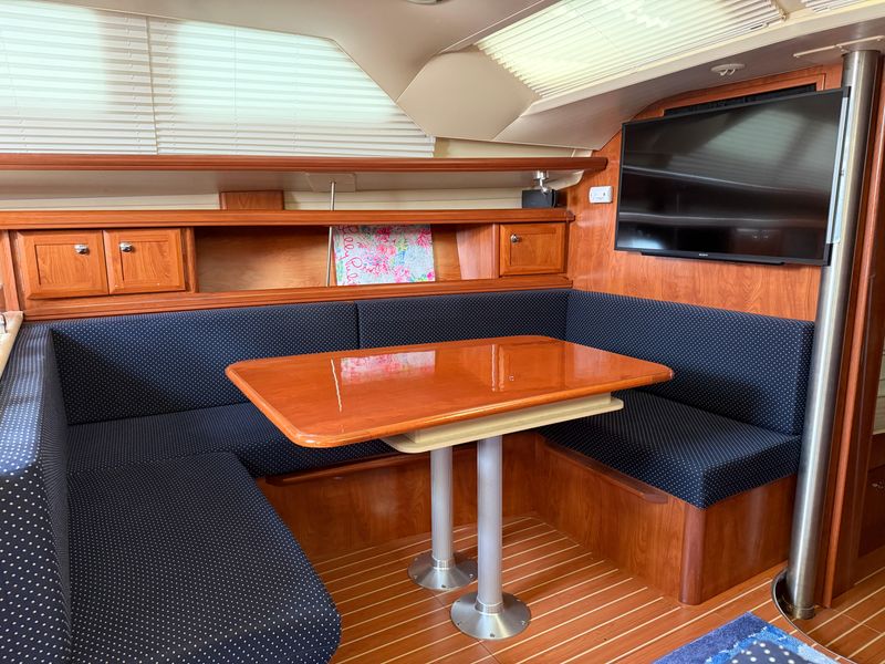 2011 Hunter 45 Deck Salon