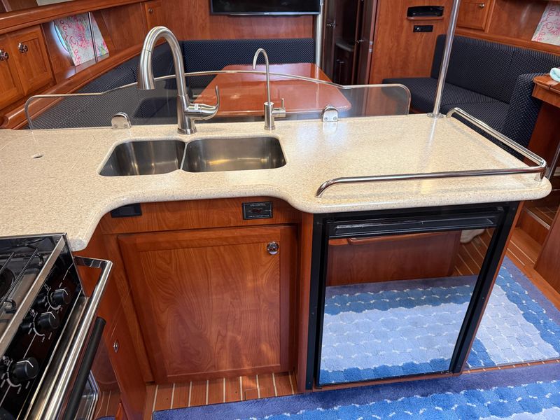 2011 Hunter 45 Deck Salon