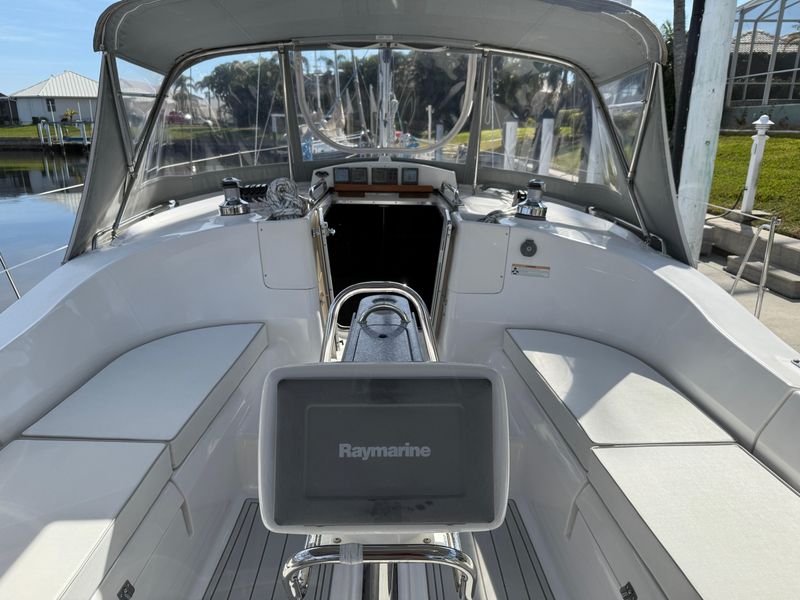 2011 Hunter 45 Deck Salon