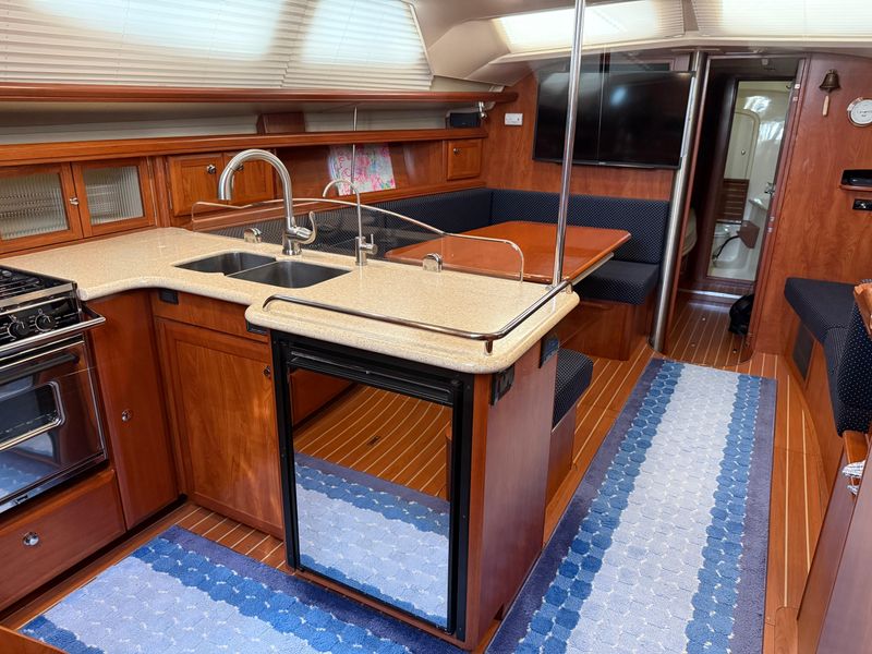 2011 Hunter 45 Deck Salon
