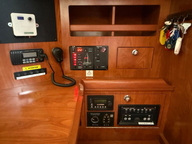 2011 Hunter 45 Deck Salon