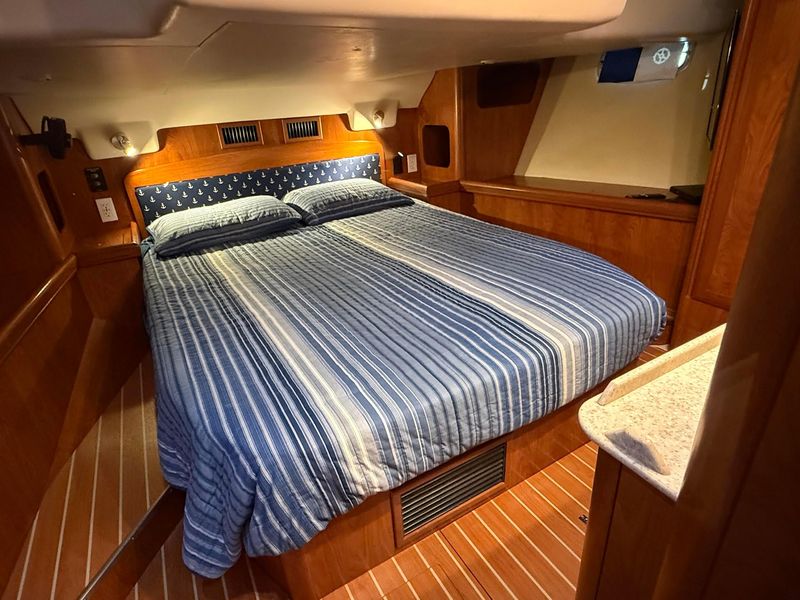 2011 Hunter 45 Deck Salon