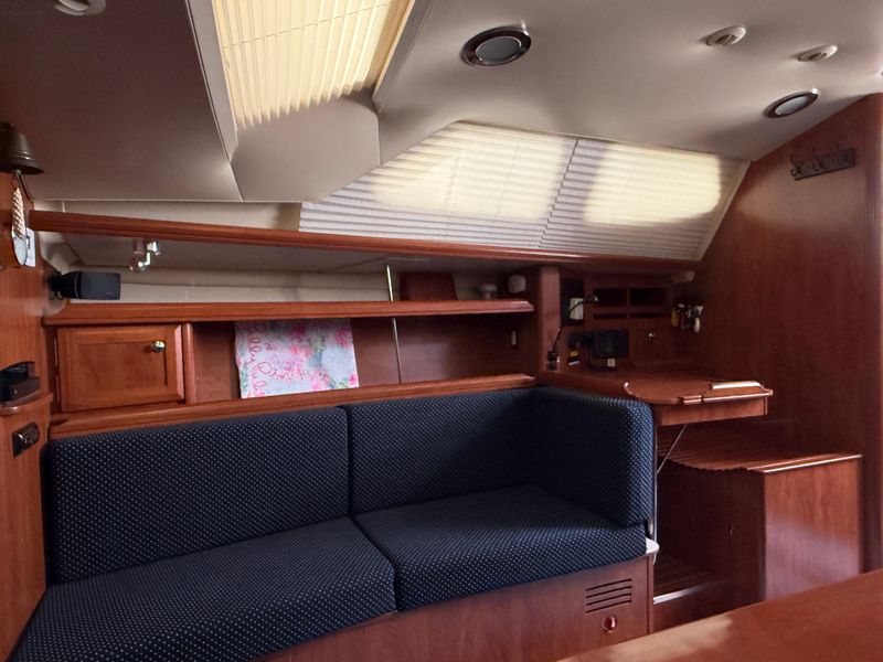 2011 Hunter 45 Deck Salon